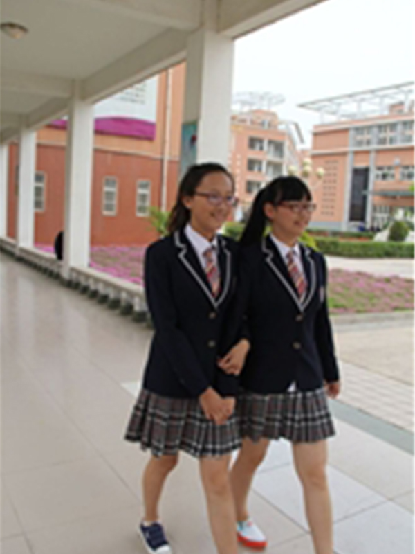 校服